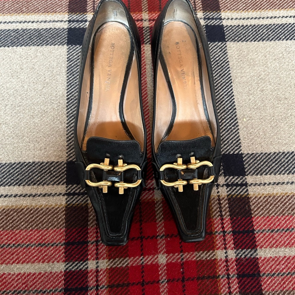Bottega Veneta black leather pump